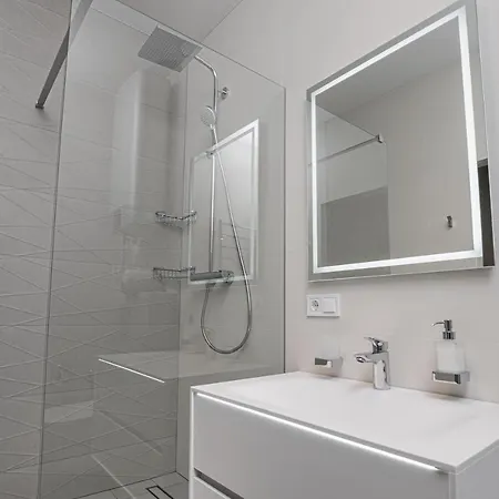 45 Pearl 2-bedrooms With Terrace 敖德萨