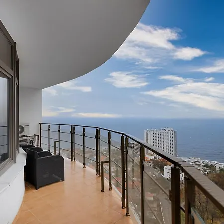 45 Pearl 2-bedrooms With Terrace 敖德萨
