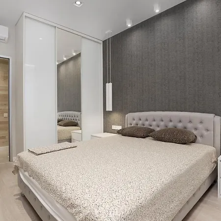 公寓 45 Pearl 2-bedrooms With Terrace 敖德萨